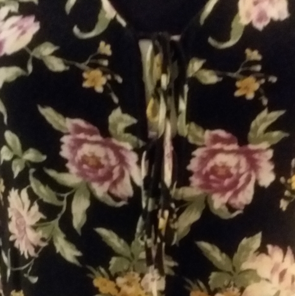 American Eagle Outfitters Black floral long blouse - Picture 7 of 7